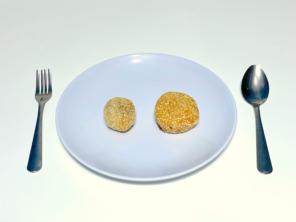 Cake with mungbean filling (Onde-onde)